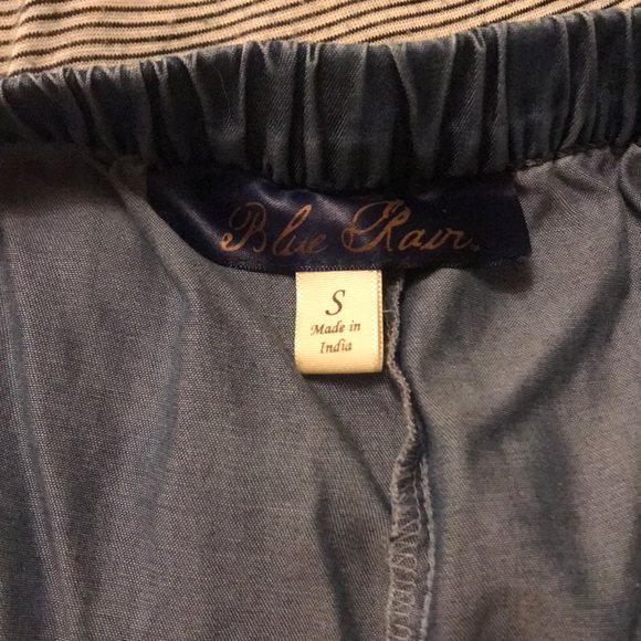 Francesca’s denim off the shoulder top - Picture 4 of 4